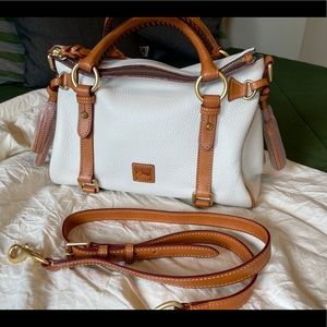 VGUC Dooney & Bourke small satchel in pebbled leather.